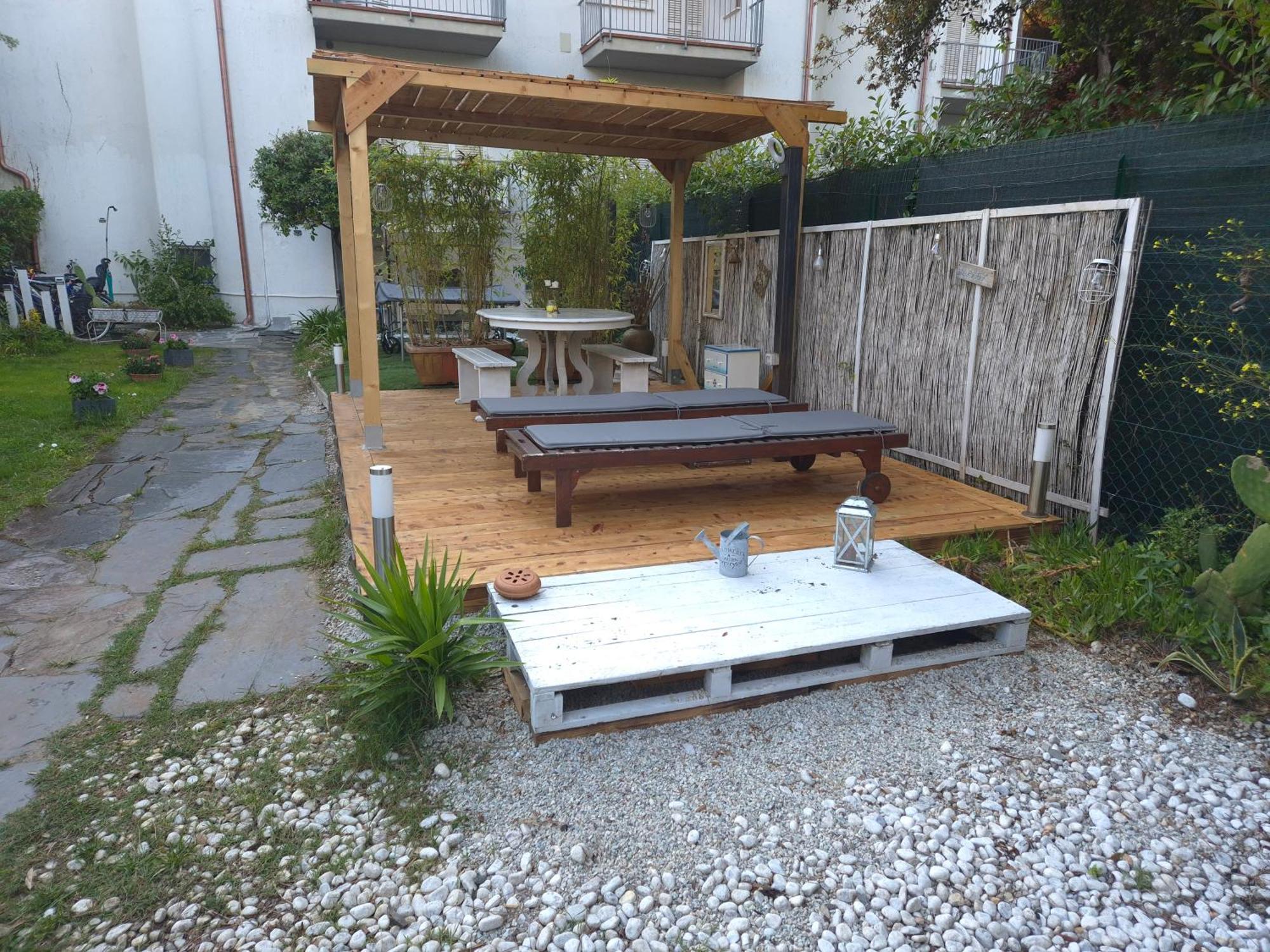 Domusauroom, Relax Nel Cuore Della Versilia - Pet Friendly 비아레지오 외부 사진